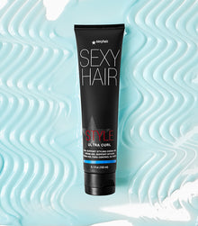 Style SexyHair Ultra Curl curl support styling crème-gel on turquoise background